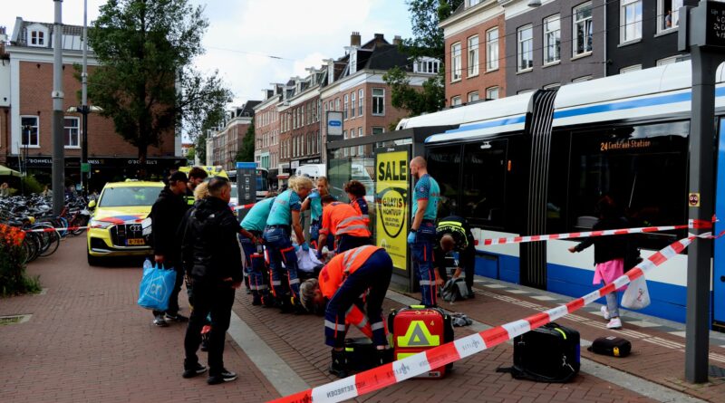 Fietser ernstig gewond op Ferdinand Bolstraat